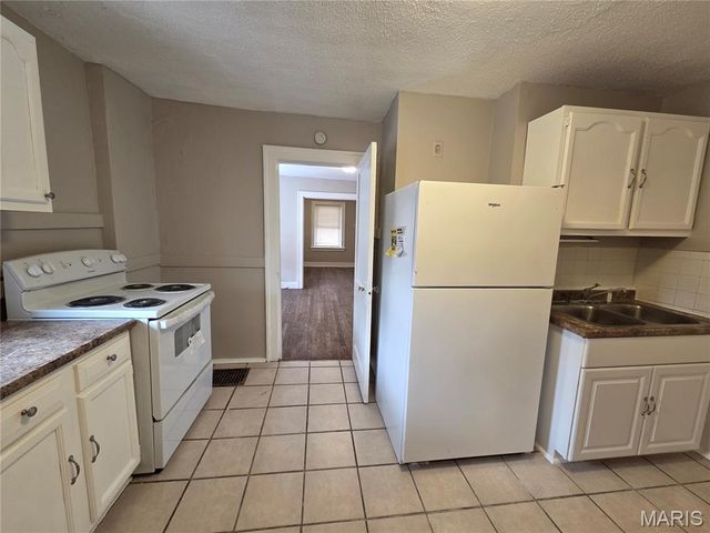 3500 Colonial Avenue, St Louis, MO 63121