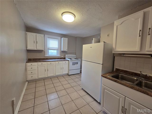 3500 Colonial Avenue, St Louis, MO 63121