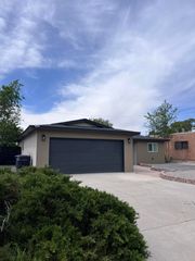 905 La Charles Drive NE, Albuquerque, NM 87112