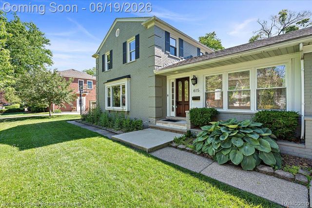 615 Lakepointe Street, Grosse Pointe Park, MI 48230