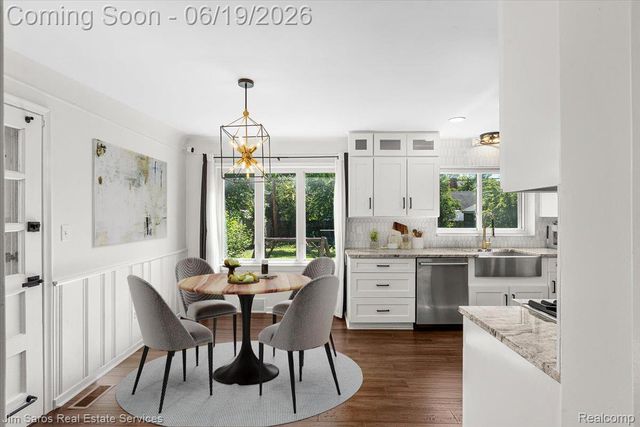 615 Lakepointe Street, Grosse Pointe Park, MI 48230