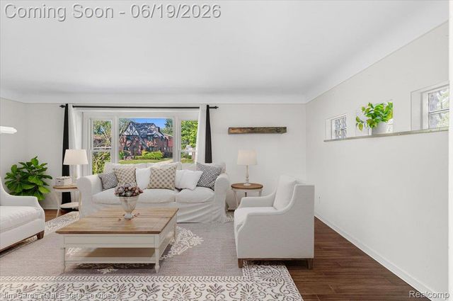 615 Lakepointe Street, Grosse Pointe Park, MI 48230