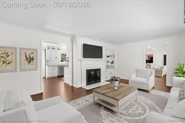615 Lakepointe Street, Grosse Pointe Park, MI 48230