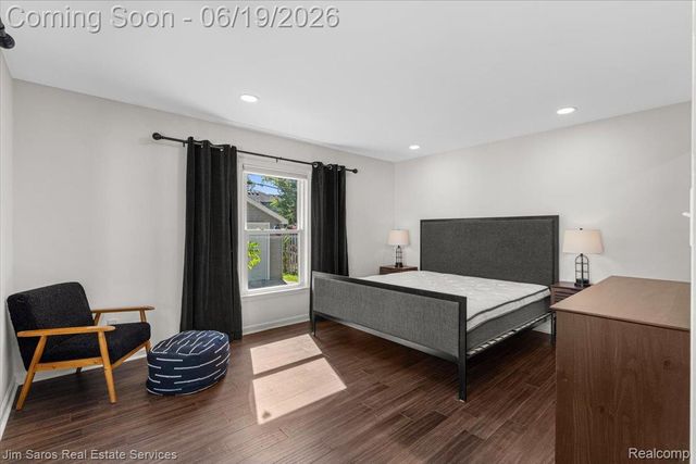 615 Lakepointe Street, Grosse Pointe Park, MI 48230