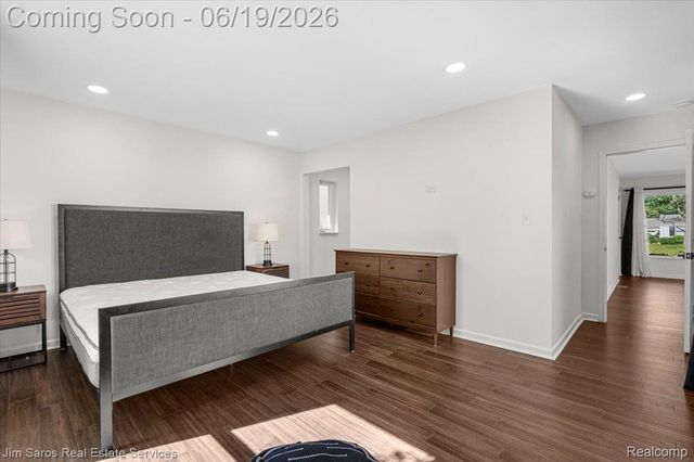 615 Lakepointe Street, Grosse Pointe Park, MI 48230