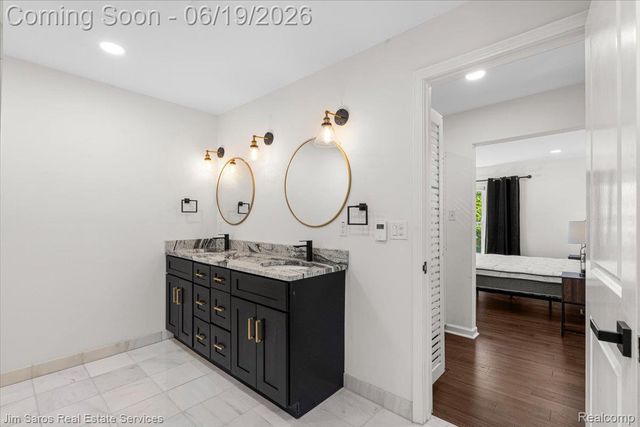 615 Lakepointe Street, Grosse Pointe Park, MI 48230