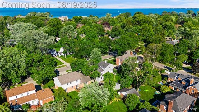 615 Lakepointe Street, Grosse Pointe Park, MI 48230