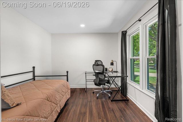 615 Lakepointe Street, Grosse Pointe Park, MI 48230