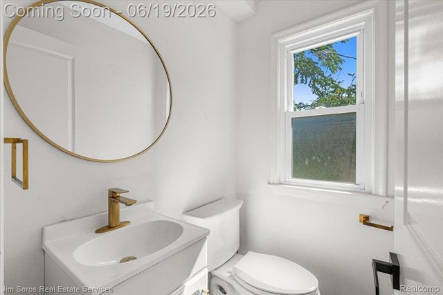 615 Lakepointe Street, Grosse Pointe Park, MI 48230