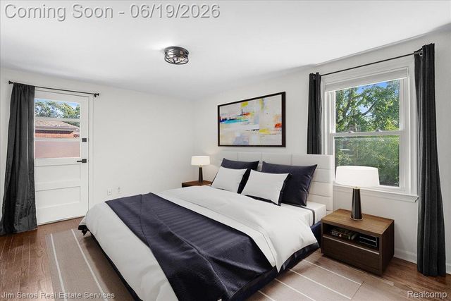 615 Lakepointe Street, Grosse Pointe Park, MI 48230