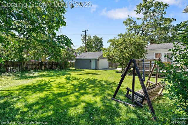 615 Lakepointe Street, Grosse Pointe Park, MI 48230