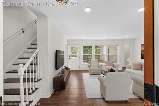615 Lakepointe Street, Grosse Pointe Park, MI 48230