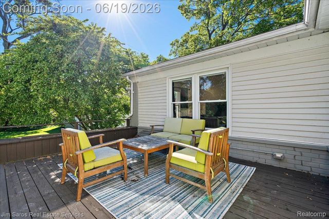 615 Lakepointe Street, Grosse Pointe Park, MI 48230