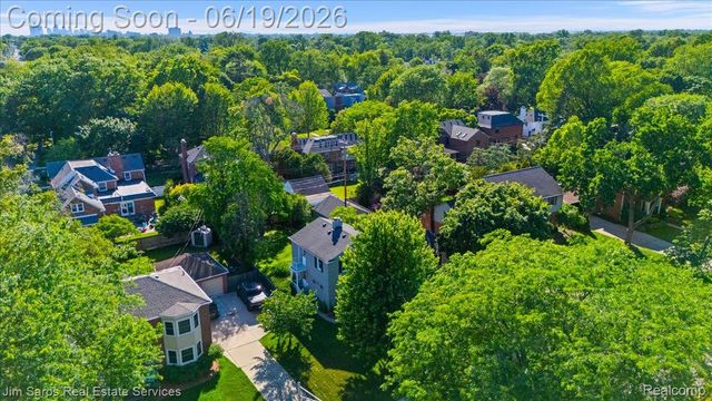 615 Lakepointe Street, Grosse Pointe Park, MI 48230