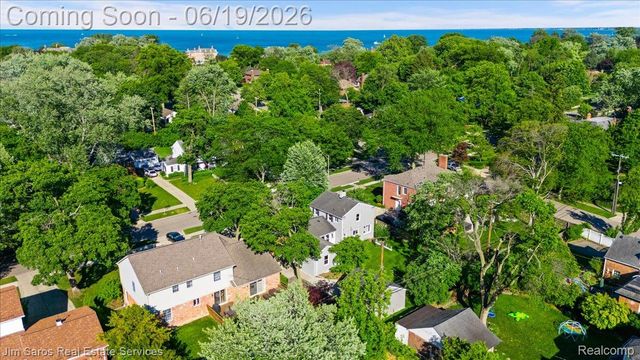 615 Lakepointe Street, Grosse Pointe Park, MI 48230