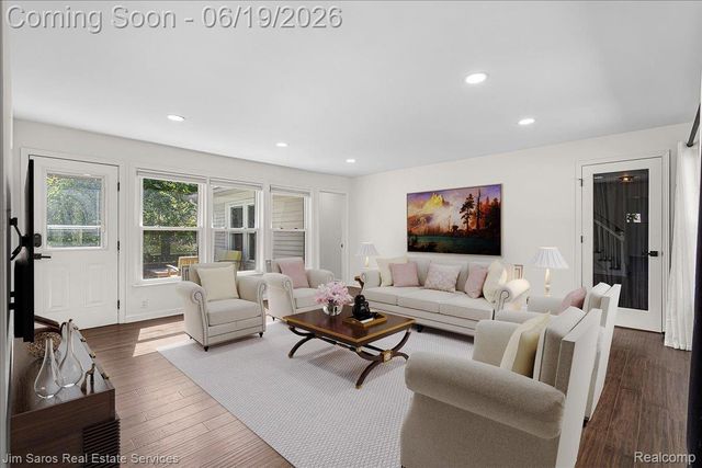 615 Lakepointe Street, Grosse Pointe Park, MI 48230