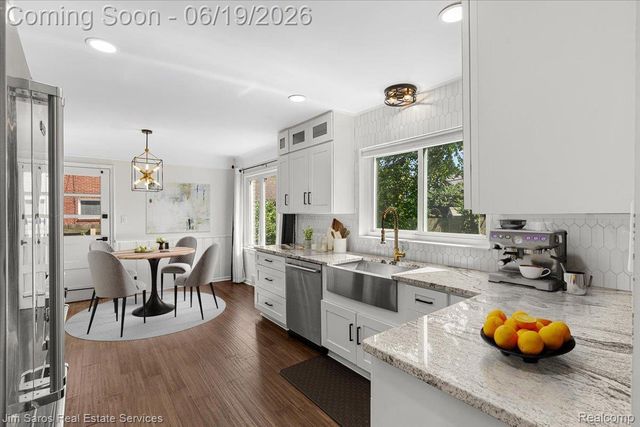 615 Lakepointe Street, Grosse Pointe Park, MI 48230