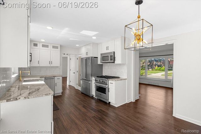 615 Lakepointe Street, Grosse Pointe Park, MI 48230