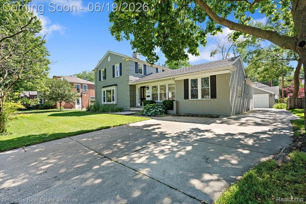 615 Lakepointe Street, Grosse Pointe Park, MI 48230