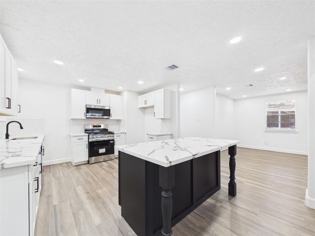 1210 Connie Street, Alvin, TX 77511