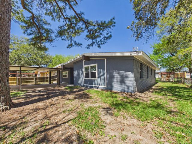 1210 Connie Street, Alvin, TX 77511