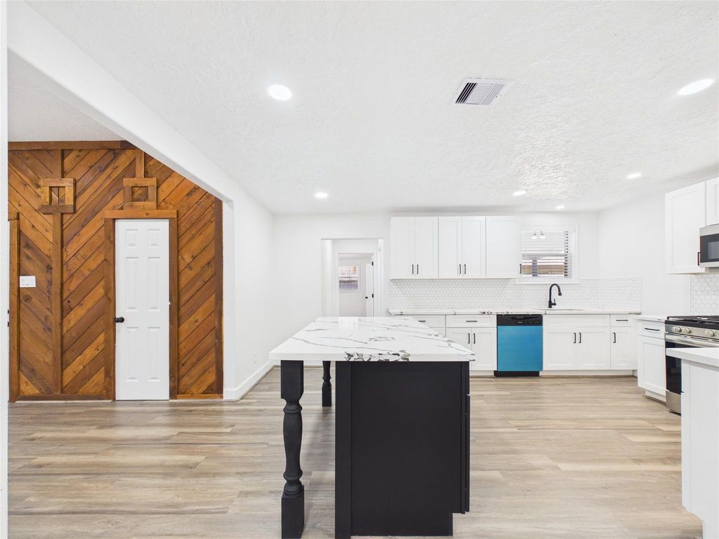 1210 Connie Street, Alvin, TX 77511