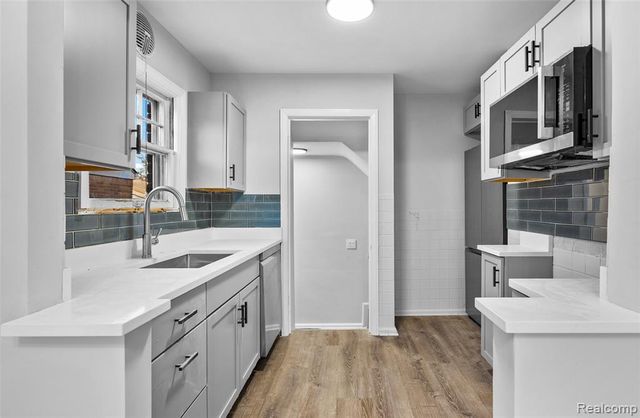 414 Aqua Court, Royal Oak, MI 48073