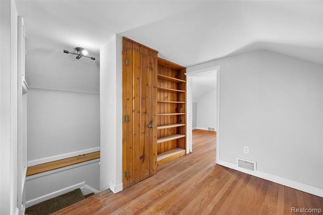 414 Aqua Court, Royal Oak, MI 48073