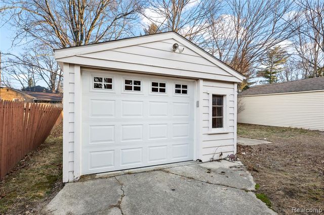 414 Aqua Court, Royal Oak, MI 48073