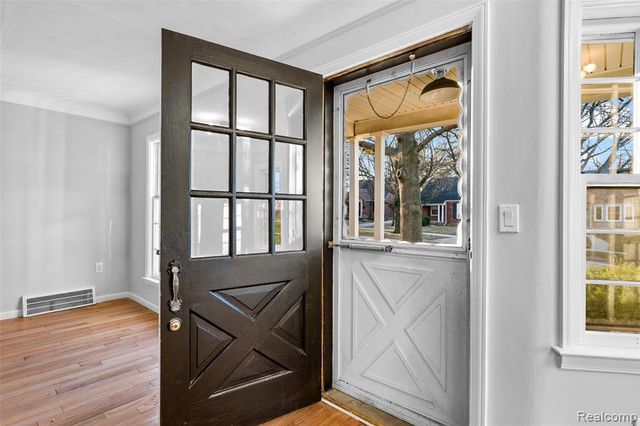 414 Aqua Court, Royal Oak, MI 48073