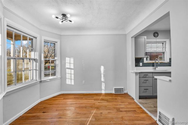 414 Aqua Court, Royal Oak, MI 48073