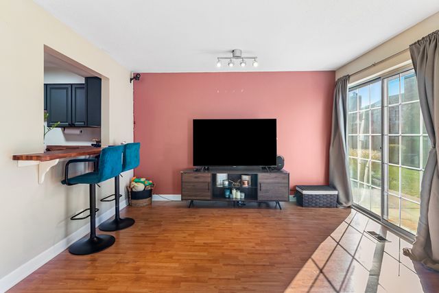 737 W Happfield Drive, Arlington Heights, IL 60004