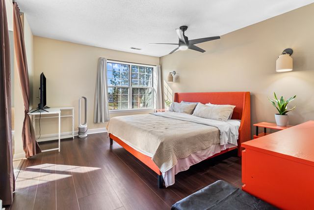 737 W Happfield Drive, Arlington Heights, IL 60004