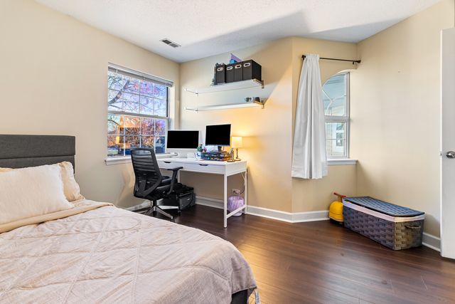 737 W Happfield Drive, Arlington Heights, IL 60004