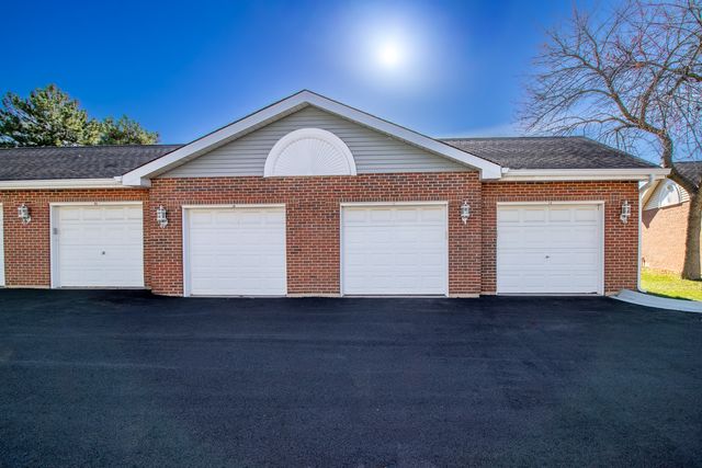 737 W Happfield Drive, Arlington Heights, IL 60004