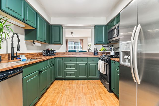 737 W Happfield Drive, Arlington Heights, IL 60004