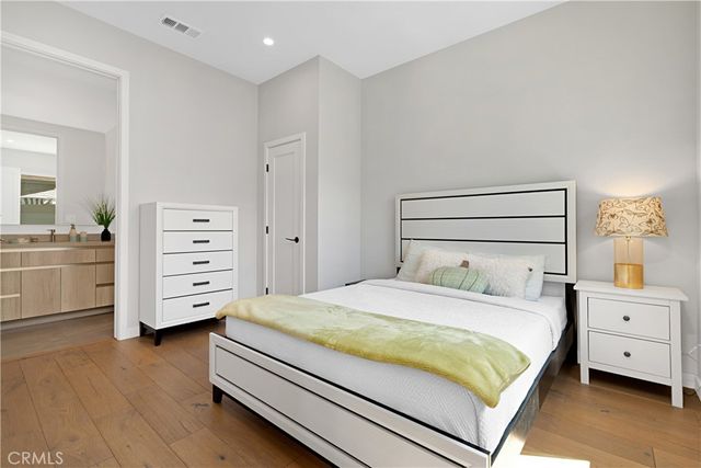 17812 Bromley Court, Encino, CA 91316