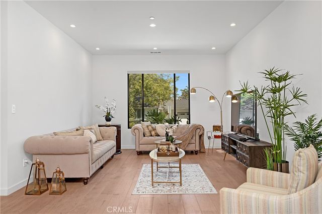 17812 Bromley Court, Encino, CA 91316