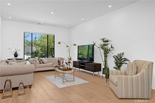 17812 Bromley Court, Encino, CA 91316