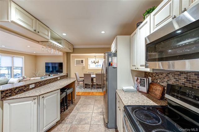 345 Collington Drive, Ronkonkoma, NY 11779