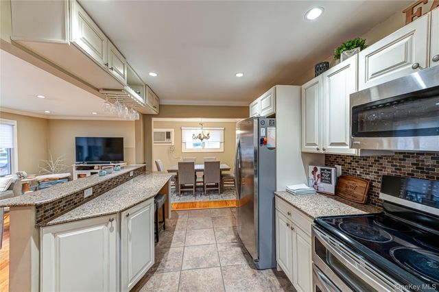 345 Collington Drive, Ronkonkoma, NY 11779