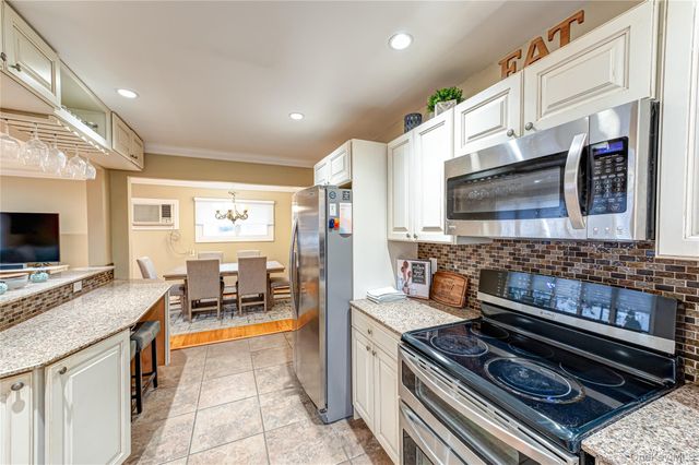 345 Collington Drive, Ronkonkoma, NY 11779