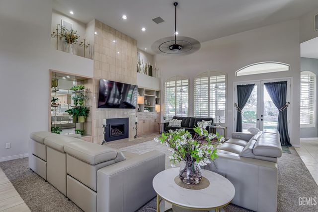 2205 Nantes Way, Bakersfield, CA 93311