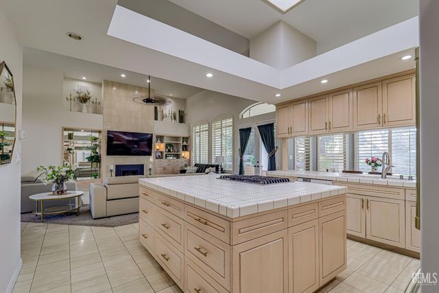 2205 Nantes Way, Bakersfield, CA 93311