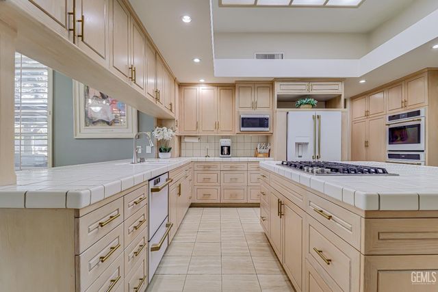 2205 Nantes Way, Bakersfield, CA 93311