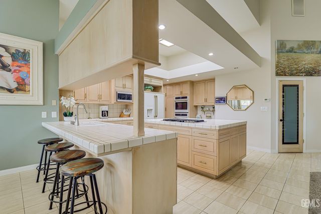 2205 Nantes Way, Bakersfield, CA 93311