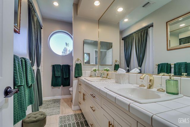 2205 Nantes Way, Bakersfield, CA 93311