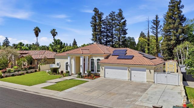 2205 Nantes Way, Bakersfield, CA 93311