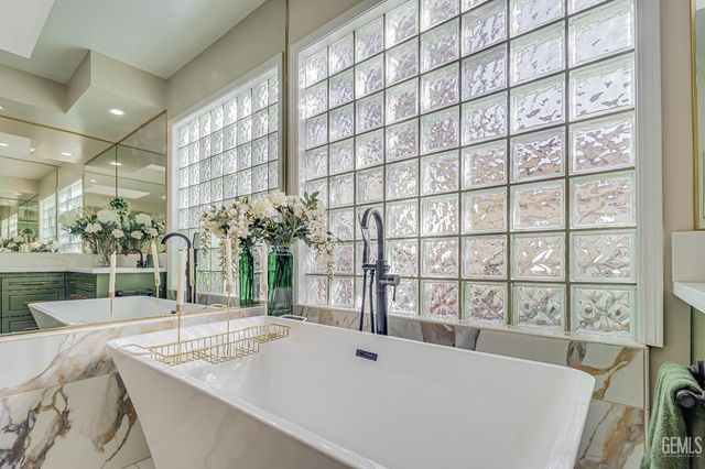 2205 Nantes Way, Bakersfield, CA 93311