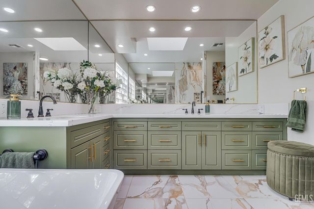 2205 Nantes Way, Bakersfield, CA 93311